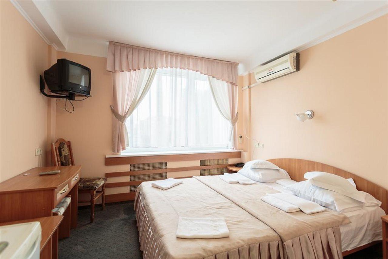 Druzhba Service Hotel Kiev Dış mekan fotoğraf