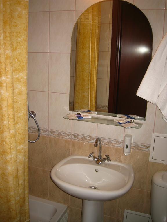 Druzhba Service Hotel Kiev Oda fotoğraf