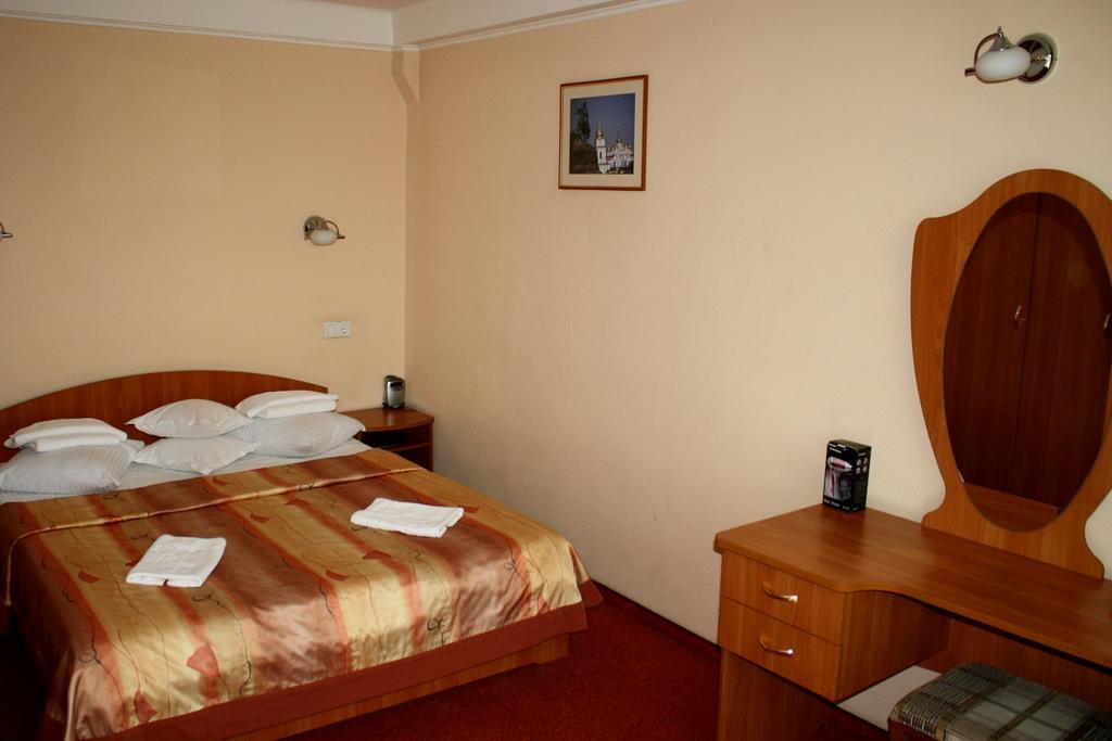Druzhba Service Hotel Kiev Oda fotoğraf